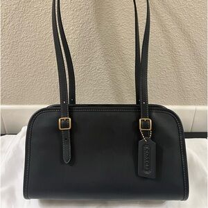Coach Swing Zip Black euc